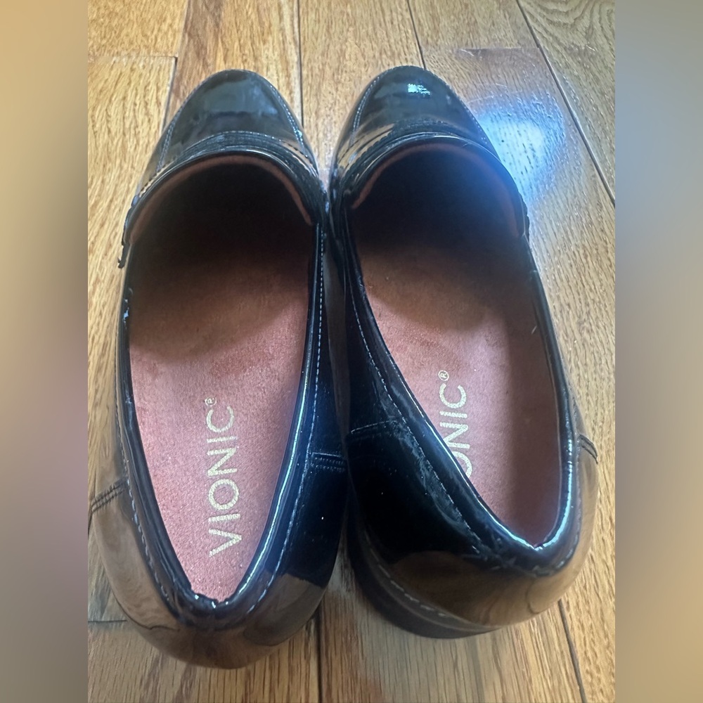 Vionic Women’s Patent Leather Loafer - Picture 5 of 5